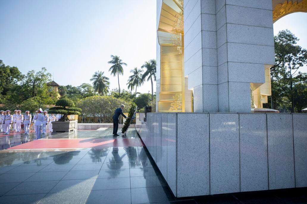 „Jednání s vietnamskou stranou mi přišlo příjemné, konstruktivní a produktivní. Když položíte otázku, odpovídají. Zdá se, že se snaží hledat možnosti, ne důvody, proč by to nešlo,“ řekl Vystrčil v rozhovoru.