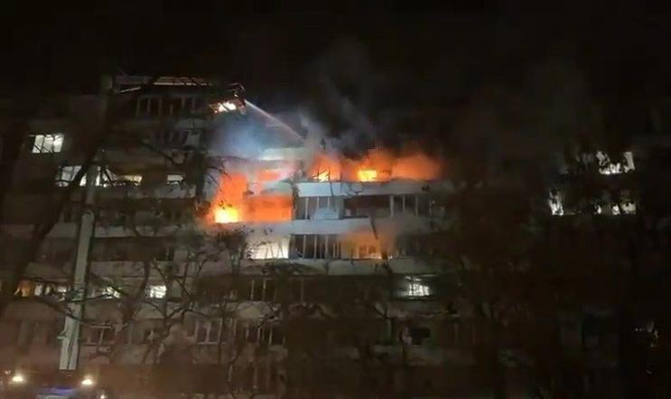 Ruský útok na panelový dům v Kyjevě