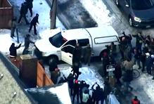 Floydovo město znovu krvácí. Agent ICE zastřelil ženu v pohybujícím se autě