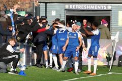 Radost fotbalistů Macclesfieldu v zápase FA Cupu proti Crystal Palace