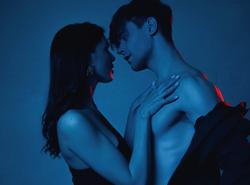 Intimita se v roce 2026 posouvá od výkonu k prožitku – do ložnic vstupují technologie, udržitelnost i vědomější přístup k sexu a vztahům.