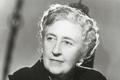 Spisovatelka Agatha Christie (1890 – 1976), duchovní matka Hercula Poirota i slečny Marplové, je považována za jednu z nejvýznamnějších autorek detektivek na světě. 