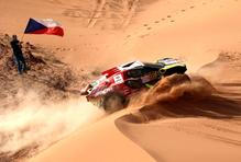 Škoda tyhle fotky minout: diktátor v mundúru, Zjevení Páně nebo radost z oříšku