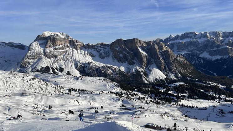 Lyžování ve Val Gardeně, Jižní Tyrolsko.