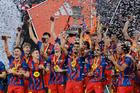 Fotbalisté Barcelony slaví triumf ve španělském Superpoháru.
