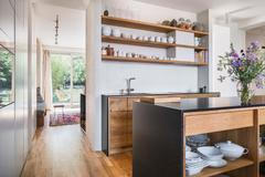 Architekti, kteří stáli za druhou rekonstrukcí, zanechali dům otevřený, světlý a přátelský – přesně takový, jaký dnes jeho obyvatelé potřebují. 