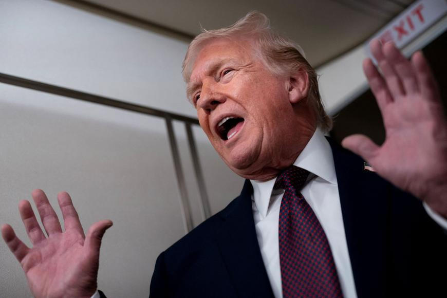 Teherán navrhl jednání s USA, řekl Trump. Bílý dům zvažuje možnosti zásahu v Íránu