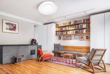 Původní dům z padesátých let minulého století sloužil na přelomu milénia pětičlenné rodině. Tehdy studio ADR přetvořilo interiér i dispozice tak, aby vyhovovaly všem – dětem, rodičům i společným chvílím. 