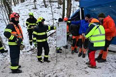 záchranáři, hasiči, záchrana speleologa