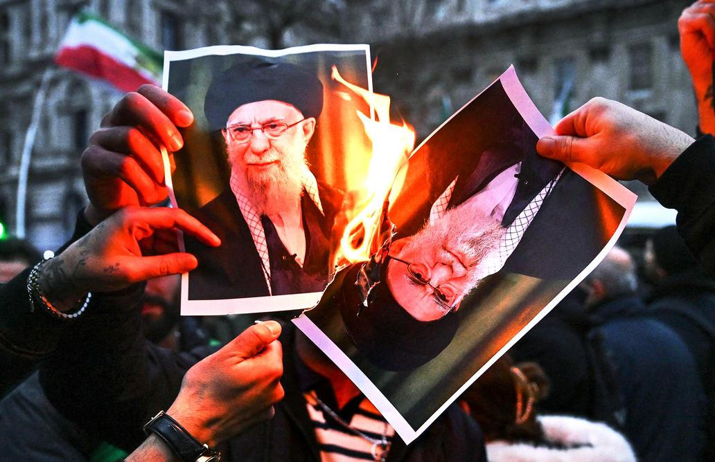 „Chceme revoluci!“ Íránci v ulicích i Evropě volají po svobodě