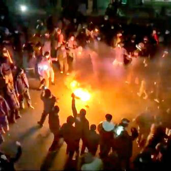 „Chceme revoluci!“ Íránci v ulicích i Evropě volají po svobodě