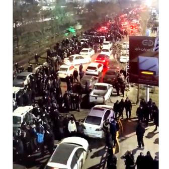 „Chceme revoluci!“ Íránci v ulicích i Evropě volají po svobodě