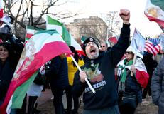 „Chceme revoluci!“ Íránci v ulicích i Evropě volají po svobodě