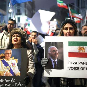 „Chceme revoluci!“ Íránci v ulicích i Evropě volají po svobodě