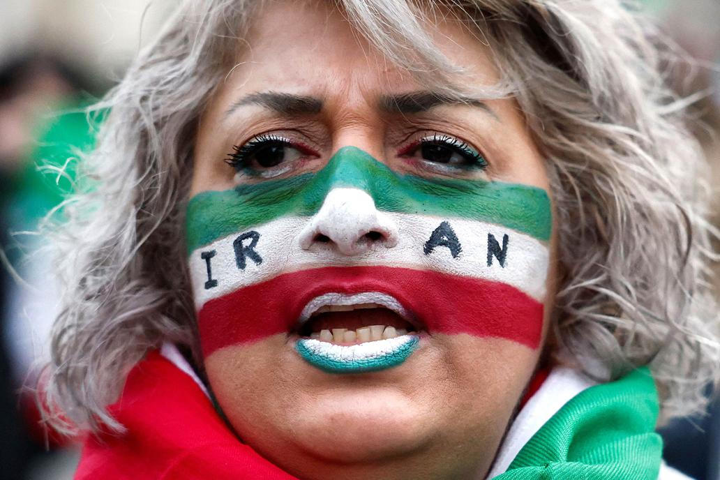 „Chceme revoluci!“ Íránci v ulicích i Evropě volají po svobodě