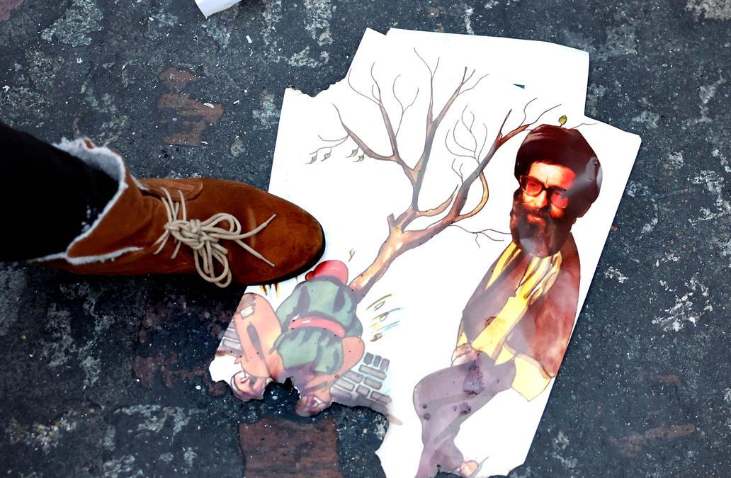 „Chceme revoluci!“ Íránci v ulicích i Evropě volají po svobodě