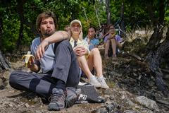 Jordan Haj jako Petr a Bára Poláková v roli Denisy ve filmu Milana Cieslara Nečekané léto.