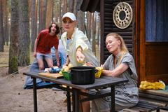 Bára Poláková a Linda Rybová ve filmu Nečekané léto.