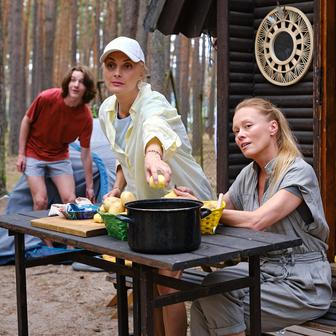 Bára Poláková a Linda Rybová ve filmu Nečekané léto.