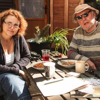 Zuzana Mauréry a Jaroslav Dušek jako manželský pár ve filmu Nečekané léto.