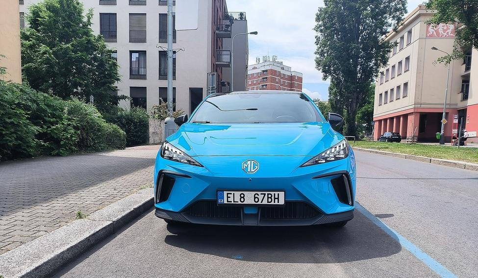 modré zóny parkování elektromobilů v Praze