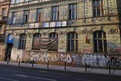 Dříve honosné žižkovské lázně jsou dnes v havarijním stavu.