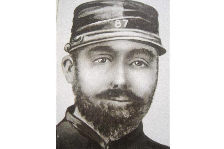 Henri Désiré Landru během povinné vojenské služby v 87. pěším pluku Saint-Quentin, Francie, cca 1889–1893, ve věku 20–24 let.