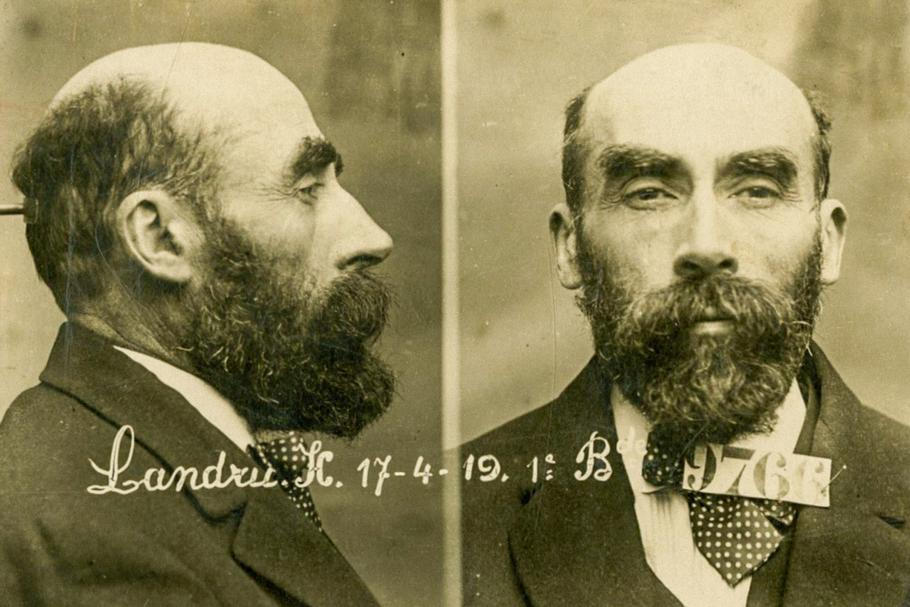 Policejní identifikační fotografie Henriho Désiré Landrua, Paříž, 17. dubna 1919, pět dní po zatčení za vraždy jedenácti osob během 1. světové války.