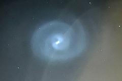 Světelný úkaz zaujal pozorovatele noční oblohy nad Británií i dalšími částmi Evropy už v březnu loňského roku.