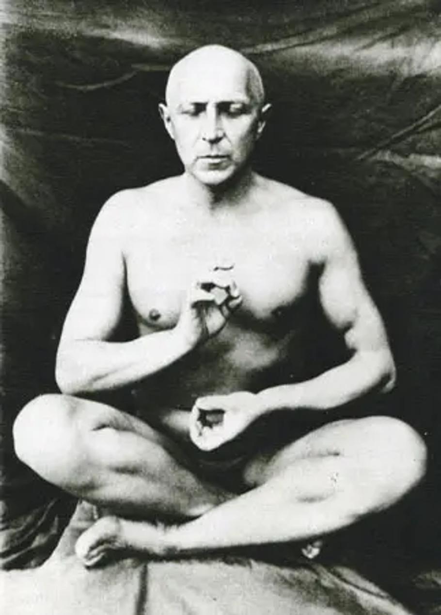 Drtikol jogín. V roce 1935 prodal ateliér a nastoupil vlastní mystickou praxi, meditoval a usiloval o splynutí s vyšším jsoucnem. Zaznamenával si vize a vedl duchovně zaměřené semináře. 