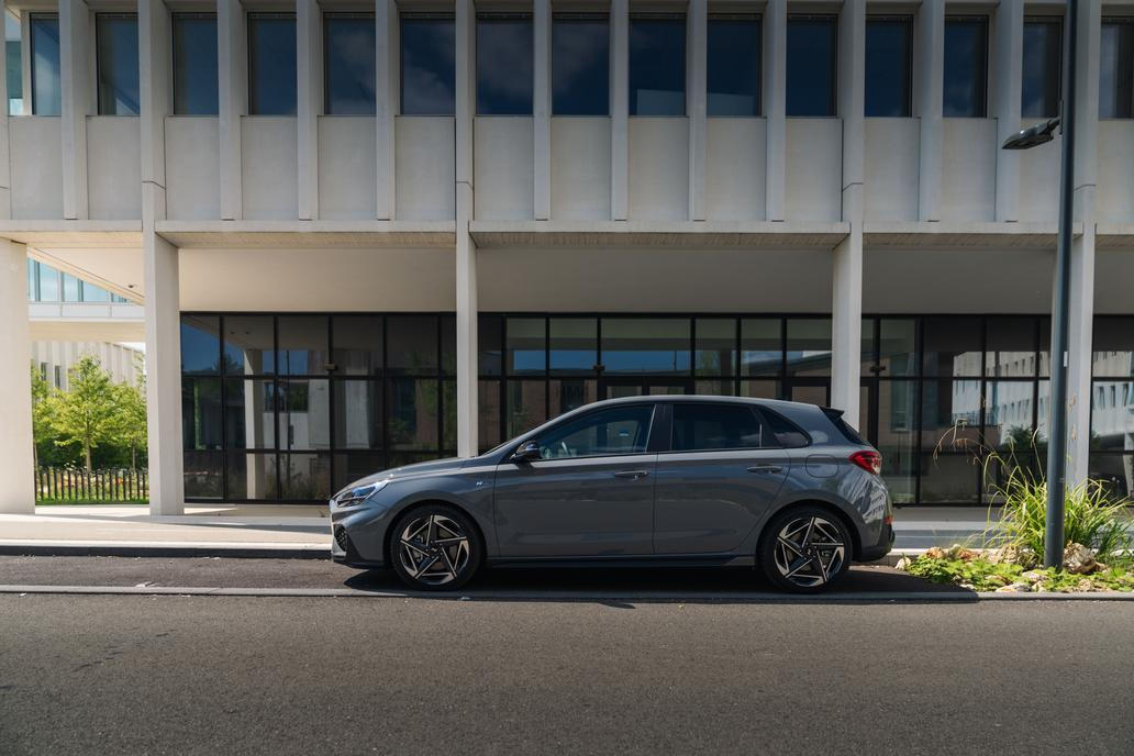 Jde o litrový tříválec s manuální převodovkou, nebo přeplňovaný čtyřválec s dvouspojkovým automatem.