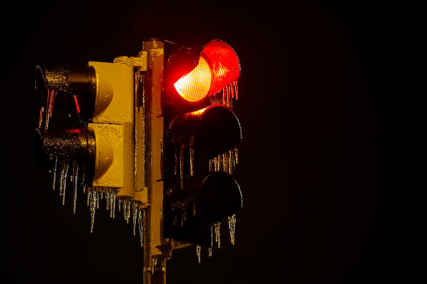 Doprava v okolí Prahy kvůli ledovce vázne. Dispečeři uvádí přehled problémových linek