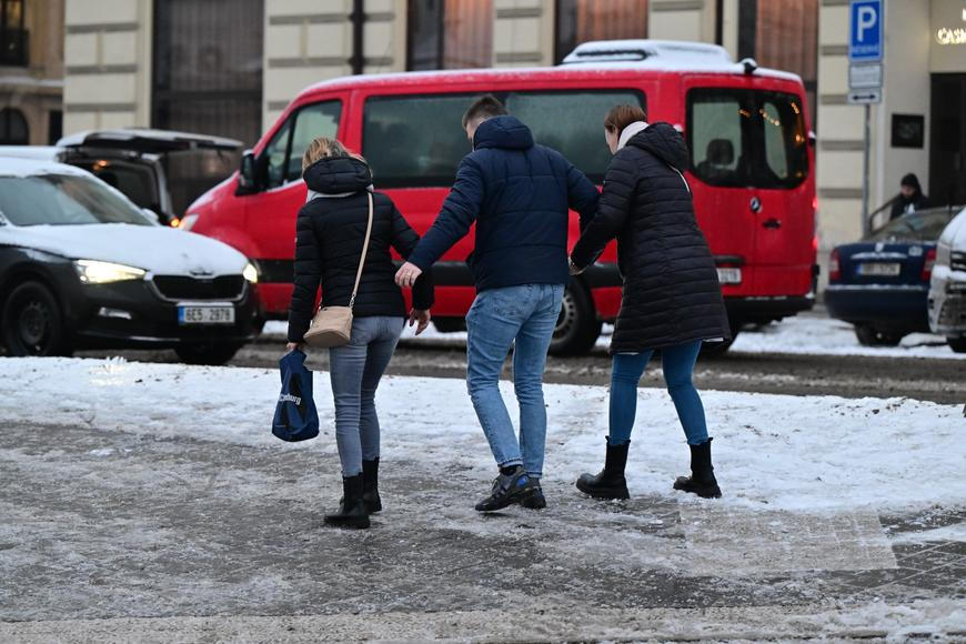 Ledové peklo. Uklouzli jste na chodníku? Podívejte se, jaký máte nárok na odškodné