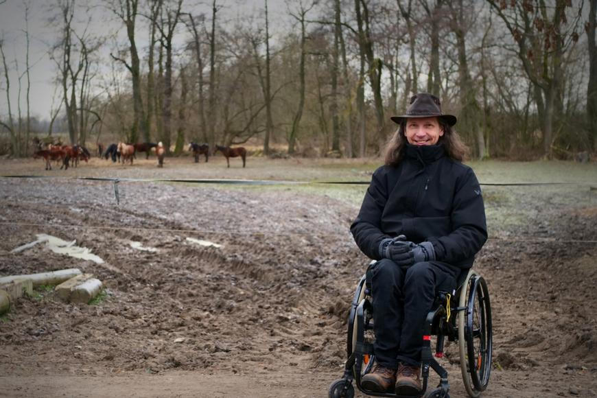 Pomáhá plnit cestovatelské sny vozíčkářům. Teď ale Pavel Mráz potřebuje sám podpořit