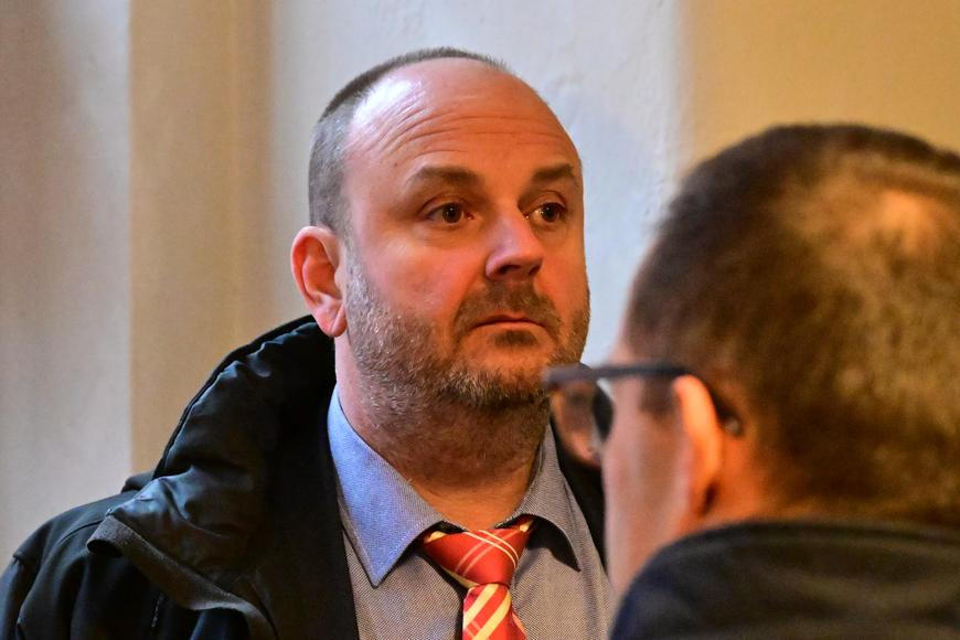 Fingovali vraždy, aby mohli vydírat, viní obžaloba "jihlavský gang". Případ řeší soud