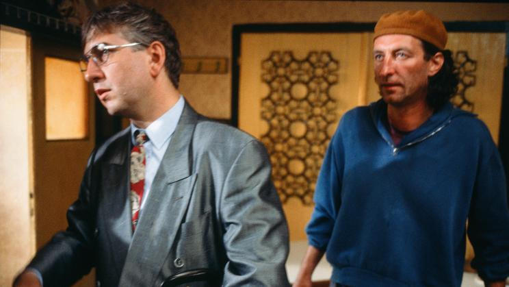 Bolek Polívka jako Bohuš a Miroslav Donutil jako právník Ulrich ve snímku Dědictví aneb Kurvahošigutntág. 