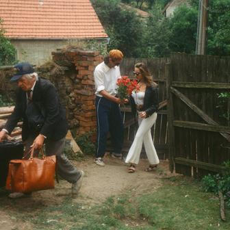 Bolek Polívka, Šárka Vojtková a Jozef Kroner ve filmu Dědictví aneb Kurvahošigutntág.