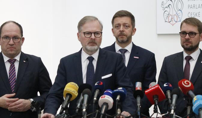 Expremiér Petr Fiala s dalšími opozičními lídry, kteří neuspěli ve snaze odvolat šéfa sněmovny Tomio Okamuru