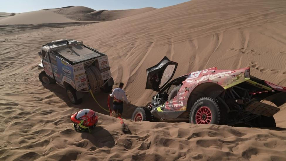 artin Šoltys pomáhá na Dakaru Martinu Prokopovi