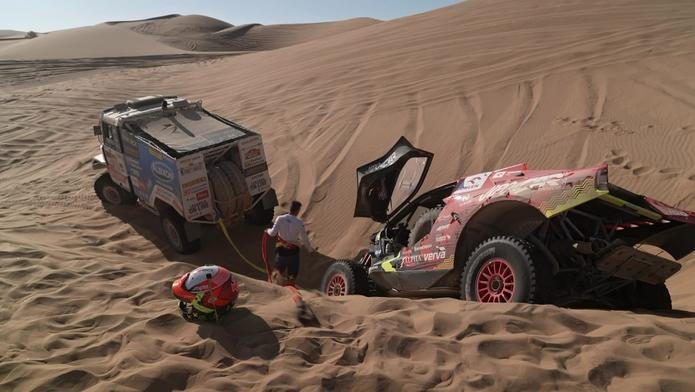 artin Šoltys pomáhá na Dakaru Martinu Prokopovi