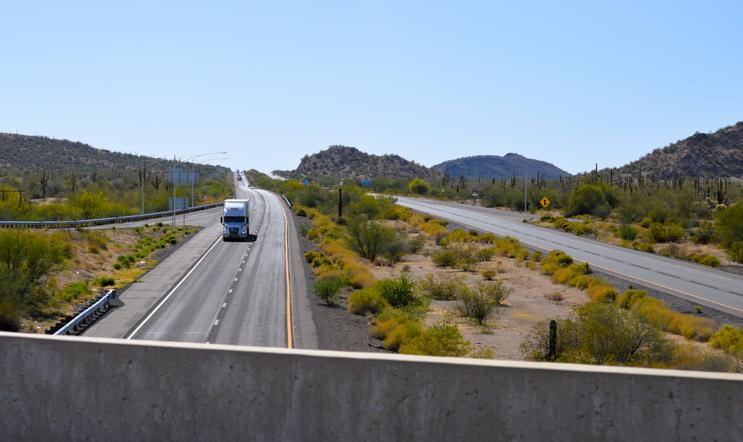 Dálnice u Casa Grande v Arizoně