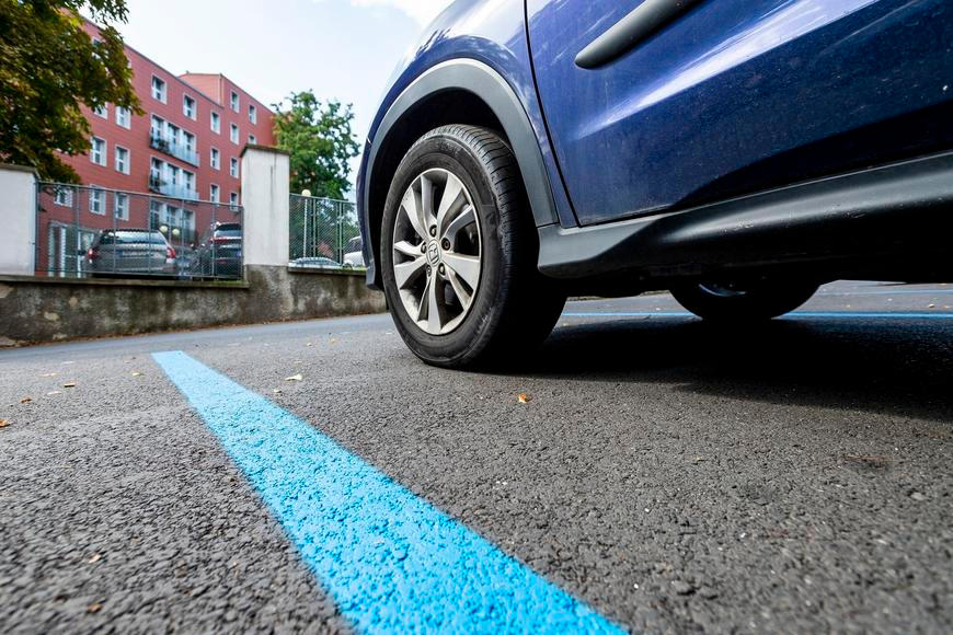 Chaos s parkováním pro elektromobily v Praze. U nového tarifu hrozí právní spory