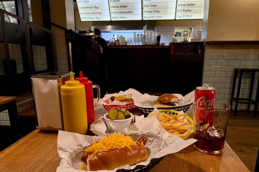 Praha rohlíková. Legendu z Míráku střídá vyladěný párek či svíčková nebo nutella v rohlíku