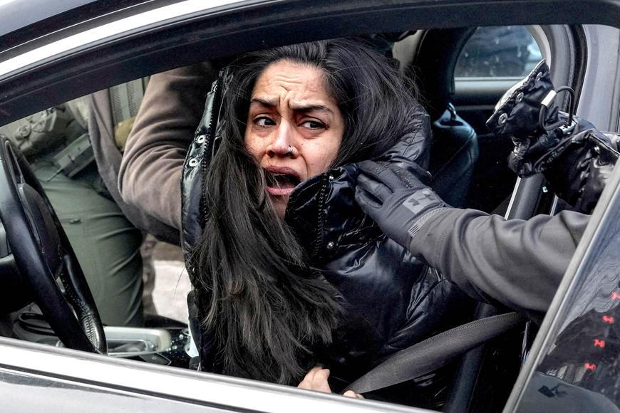 Bouře po smrti matky tří dětí. Trumpovi agenti čelí soudům i hněvu ulice