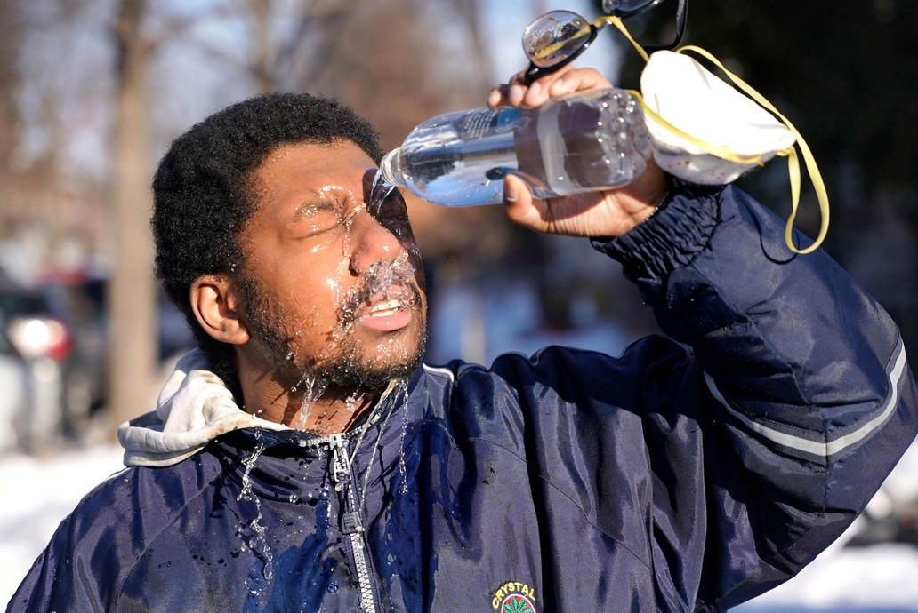Bouře po smrti matky tří dětí. Trumpovi agenti čelí soudu i hněvu ulic