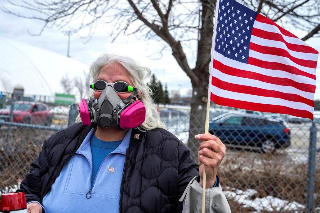 Bouře po smrti matky tří dětí. Trumpovi agenti čelí soudu i hněvu ulic