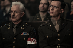 John Slattery a Colin Hanks v historického filmu Norimberk režiséra Jamese Vanderbilta.