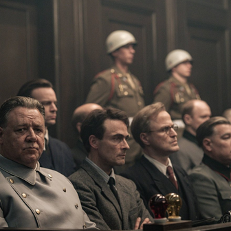 Peter Jordan, Russell Crowe a Andreas Pietschmann ve filmu Norimberk.