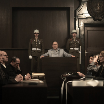 Z historického filmu Norimberk režiséra Jamese Vanderbilta.