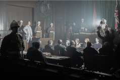 Z historického filmu Norimberk režiséra Jamese Vanderbilta.